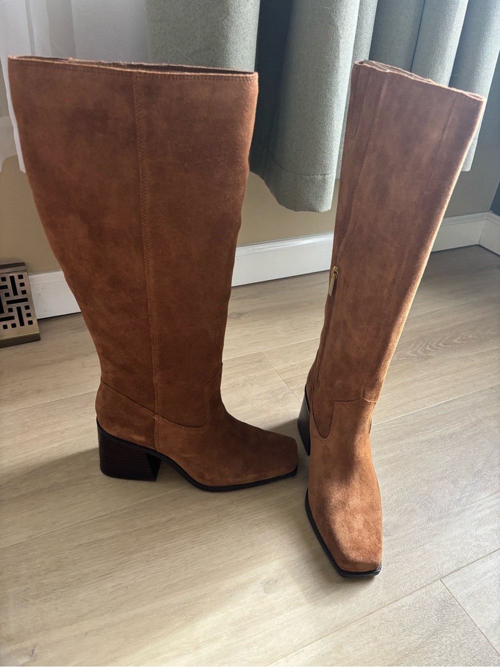 Vince Camuto Sangeti Boots - Picture 4 of 12